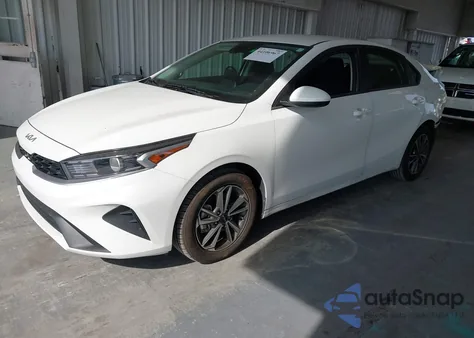 2024 Kia Forte Lxs z USA, uszkodzony, nr VIN 3KPF24AD8RE781755